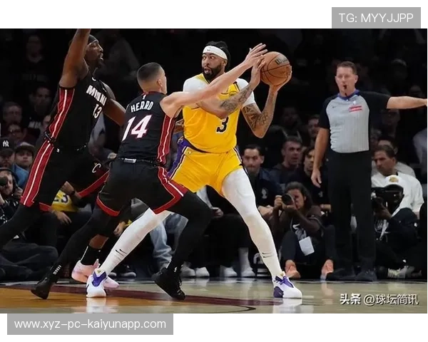 安东尼·戴维斯强硬防守，湖人篮下不容小觑